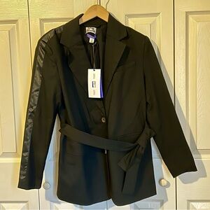Elegant Black Women's Blazer with Belt
